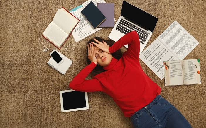 Large Classroom Trial Adds Fresh Evidence to Debate Over Student Phone Bans